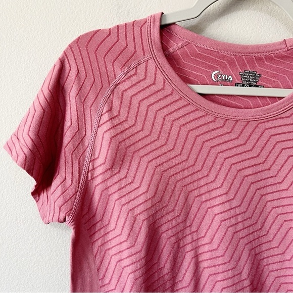 ZYIA Active Poppy Chevron Short Sleeve Tee Shirt Pink Size Medium - Picture 4 of 7